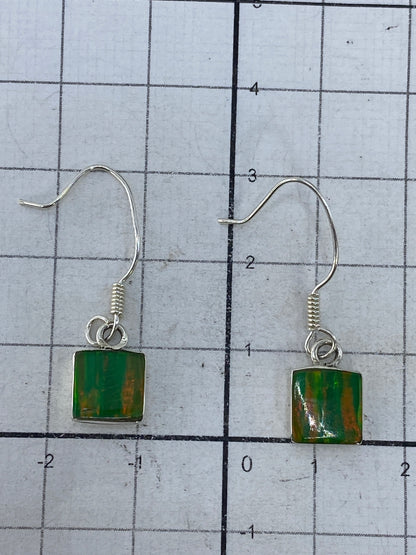 Medida de referencia: los aretes de 3 cm sobre regla de centímetros