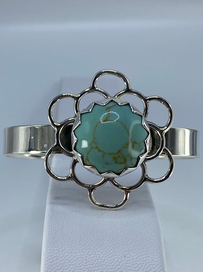 Brazalete de plata 950 floral con turquesa azul abierto, vista frontal