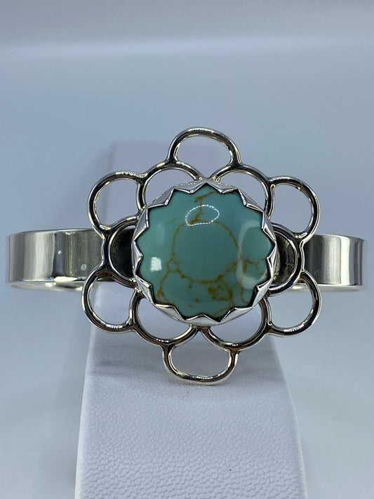 Brazalete de plata 950 floral con turquesa azul abierto, vista frontal