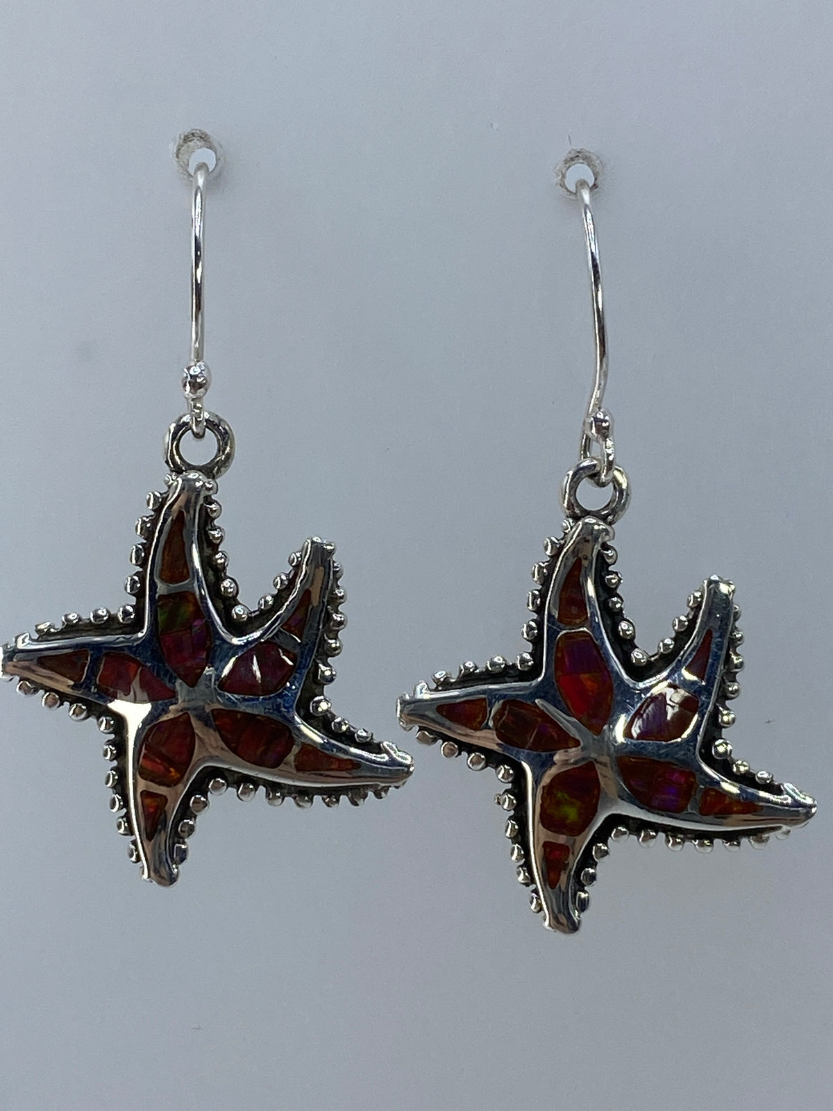 Par de aretes de plata 950 con ópalo de fuego multicolor en gancho de plata pulida
