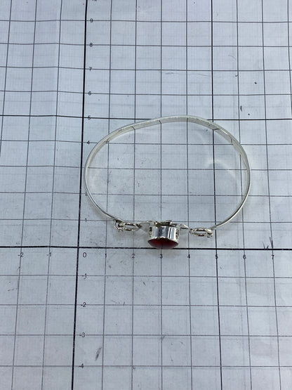 Vista superior del brazalete de Taxco sobre fondo blanco, con marcaje del Quinto 925