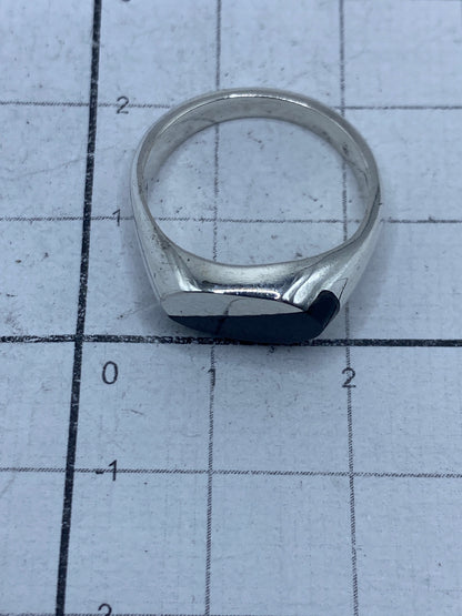 Anillo sobre escala mostrando peso 4.1 gramos
