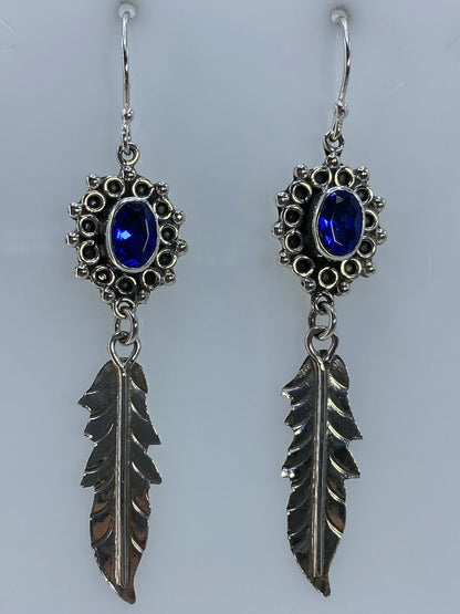 Par de aretes de plata 925 con circonia azul en diseño de pluma étnica, largos 6 cm