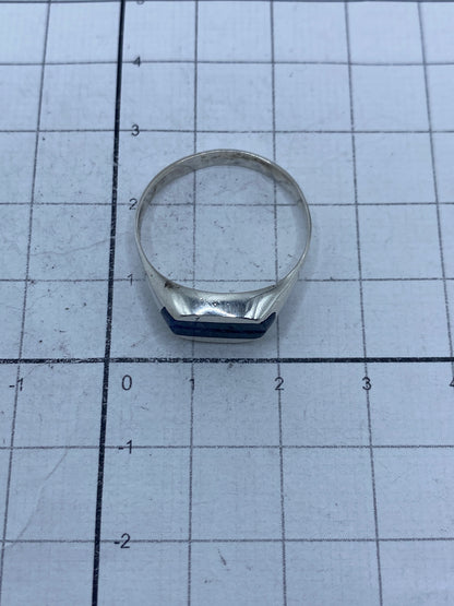 Anillo sobre escala de gramos mostrando peso y SKU