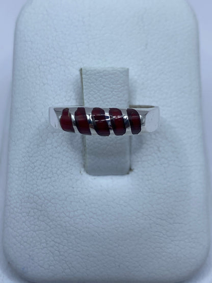 Anillo de plata 925 con cinco segmentos de coral rojo engastados a mano