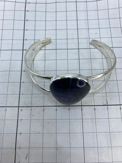 Brazalete colocado sobre la muñeca, diámetro interior de 6.2 cm