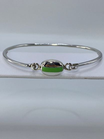 Medición del brazalete: diámetro interior 6.7 cm sobre escala milimétrica