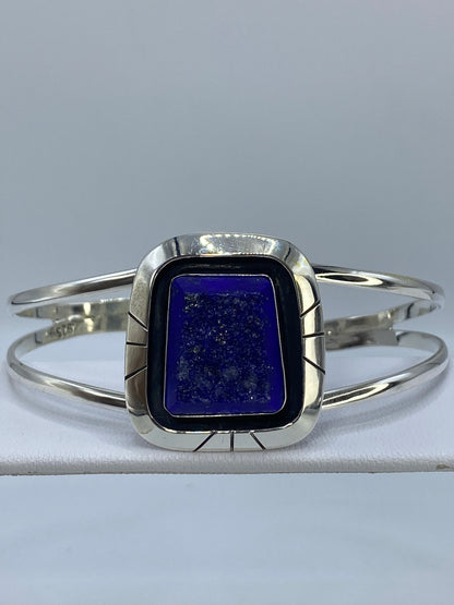 Brazalete Taxco en plata 925 mostrado en la muñeca de una mujer
