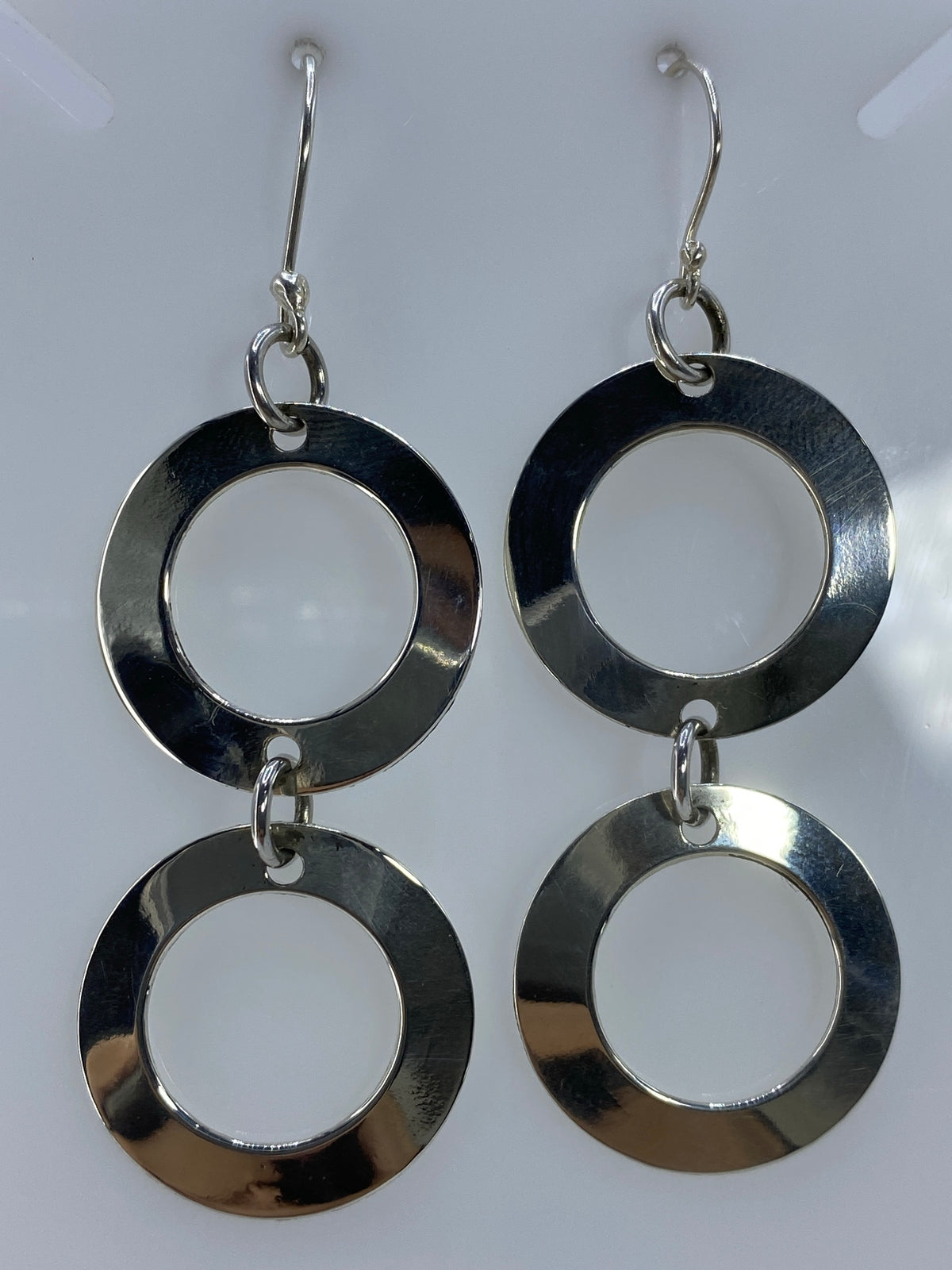 Par de aretes de plata 925 en calado con círculos geométricos conectados, 6.5 cm de largo
