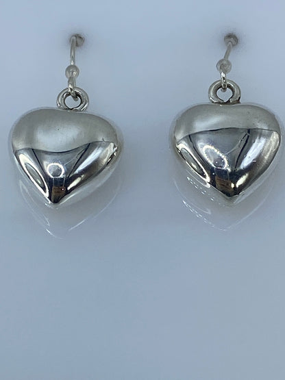 Par de aretes de corazón puffy de plata 925 colgando de argollas