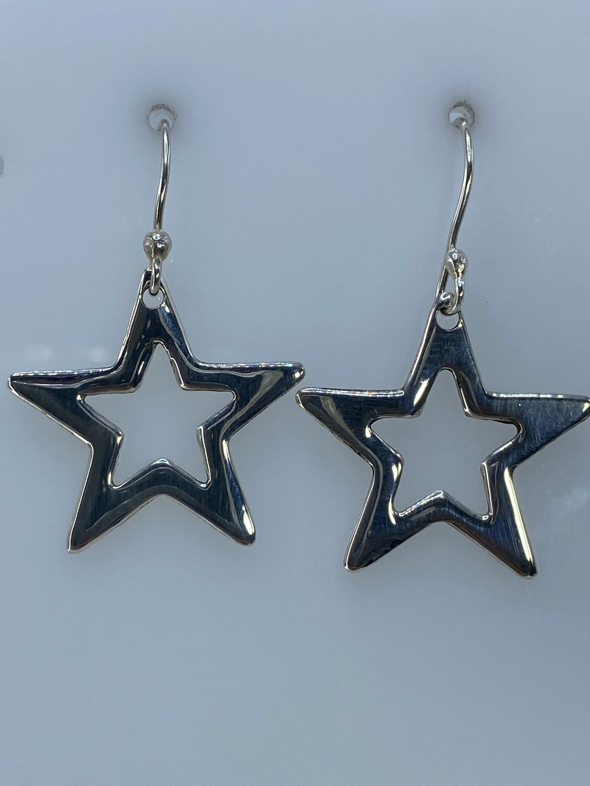 Par de aretes de plata 925 con diseño de estrella en calado, minimalistas