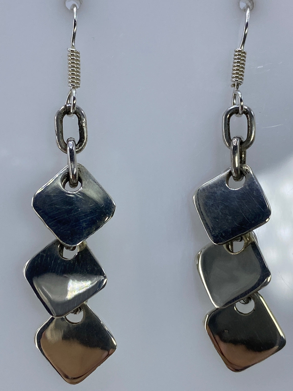 Par de aretes de plata 925 con calado geométrico en cascada, tres cuadrados