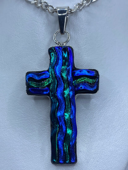Cruz de plata 925 con incrustación multicolor azul y verde, colgante sobre cadena de plata