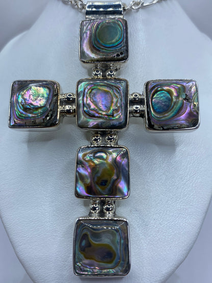 Cruz de plata 925 con concha de abulón iridiscente multicolor, diseño minimalista