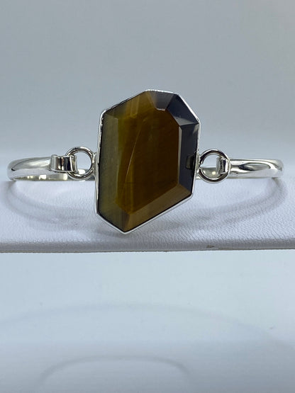 Brazalete rígido de plata 950 con Ojo de Tigre café engastada, diámetro interior 6.1 cm