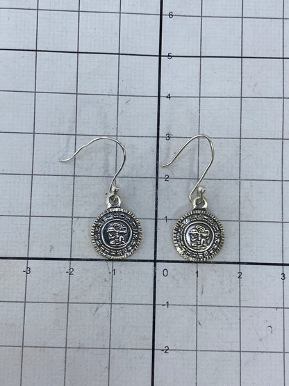 Aretes medidos en escala centimétrica: 3 cm de largo