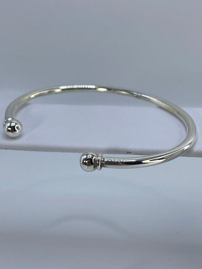 Vista superior del brazalete de plata 925 con diámetro interior de 6.3 cm