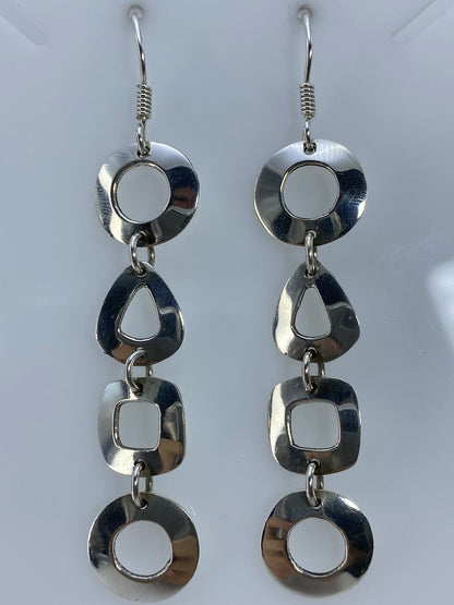 Par de aretes de plata 950 en calado con cuatro eslabones geométricos encadenados