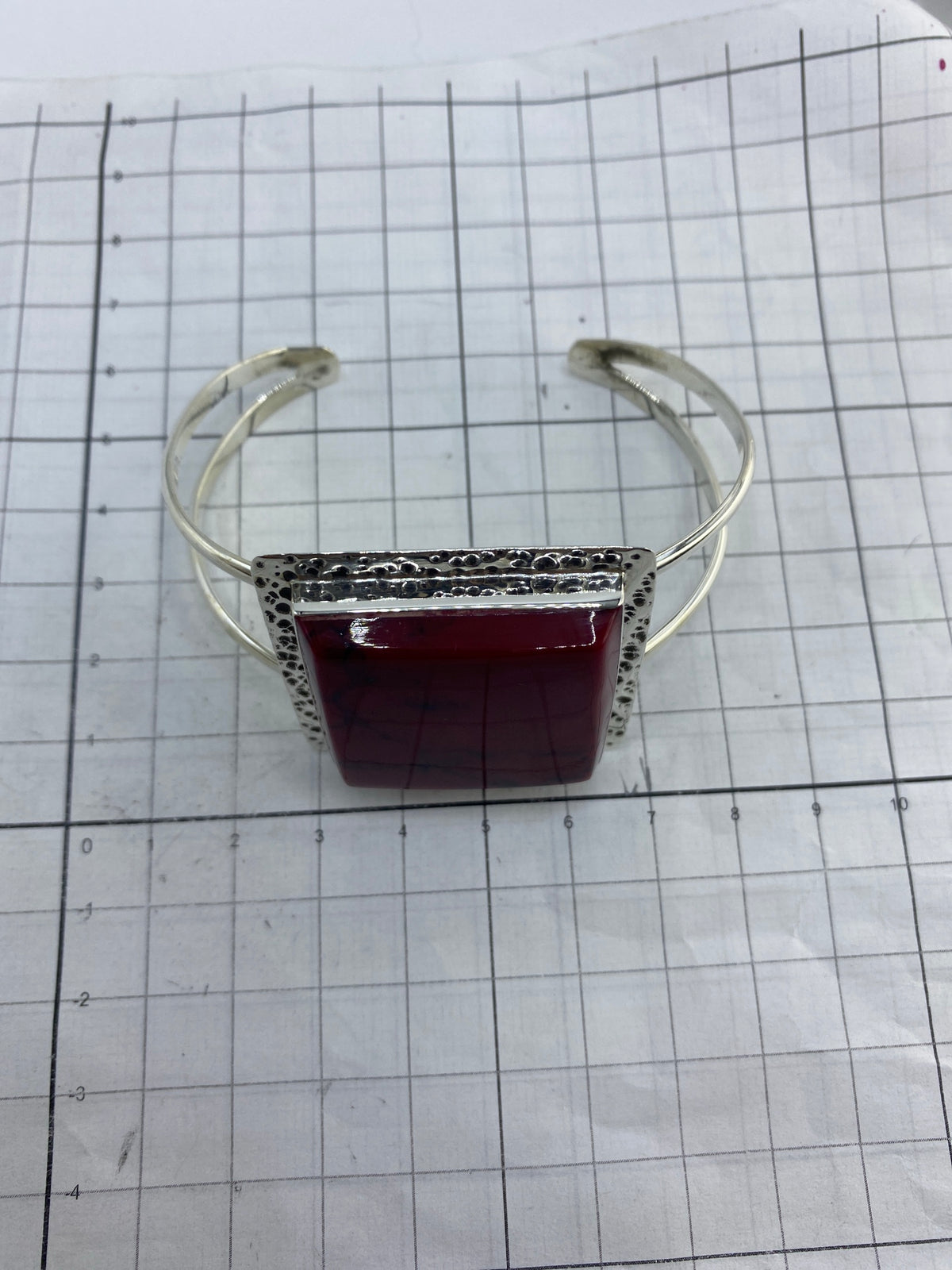 Brazalete sobre báscula mostrando peso de 36.33 gramos y Quinto 925