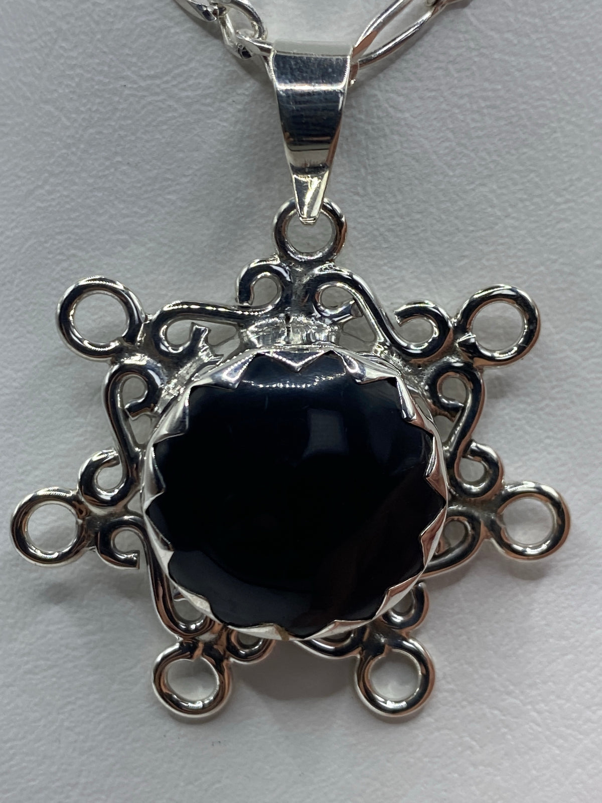 Dije de plata vintage con ónix negro engastado, marco art-déco de Taxco 925