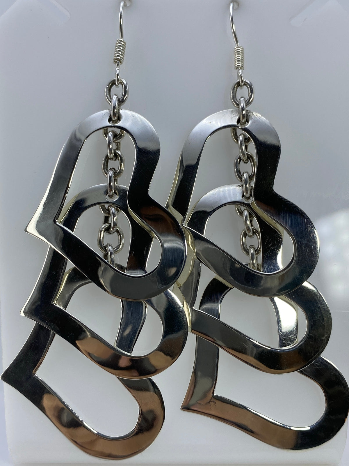 Aretes de plata calado en cascada de corazones geométricos, 9 cm de largo