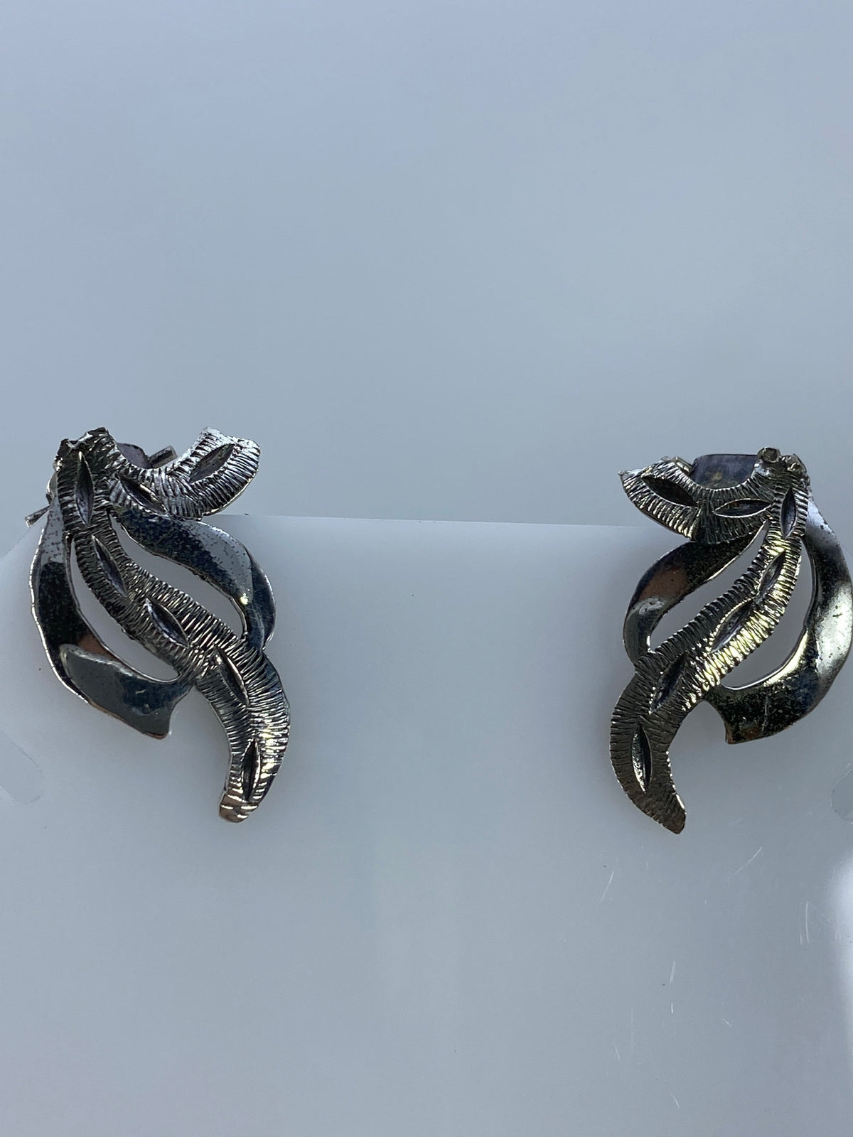 Par de aretes de plata calado con diseño geométrico de Taxco