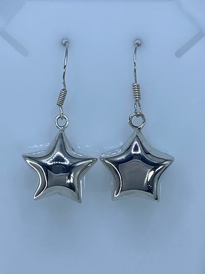 Detalle frontal de la estrella tridimensional en cartoneado de plata
