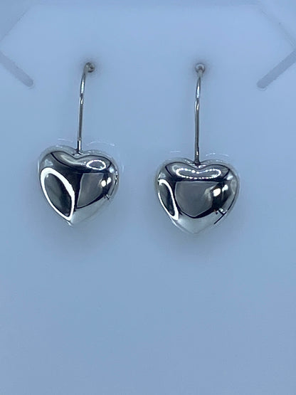 Par de aretes de plata 925 en forma de corazón con volumen, pulido espejo
