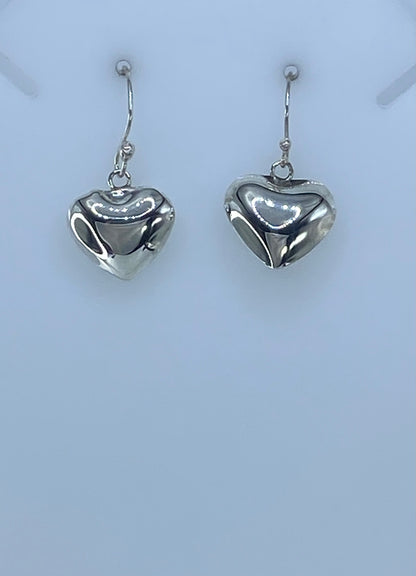 Aretes de plata en forma de corazón cartoneado, par completo colgando con gancho