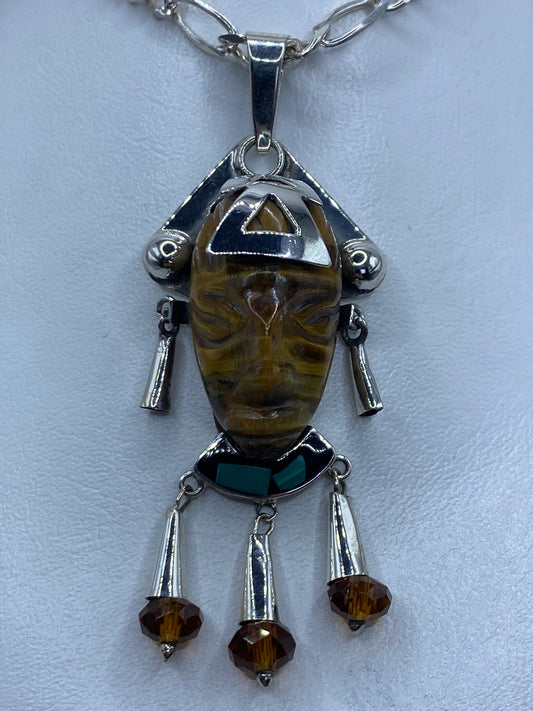 Dije prehispánico de plata con rostro de Pakal, Ojo de Tigre y Malaquita en collar