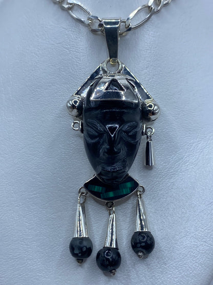 Dije de plata 925 repujado con ónix negro, diseño prehispánico de K'inich Janaab' Pakal