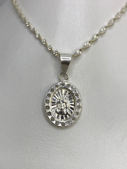 Dije rostro de Jesús en plata 925 con micro-circonia blanca, vista frontal