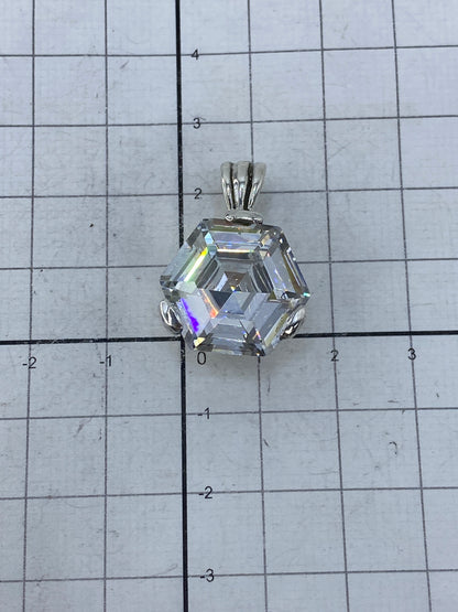 Escala del dije con medidor: 2.7 cm de largo