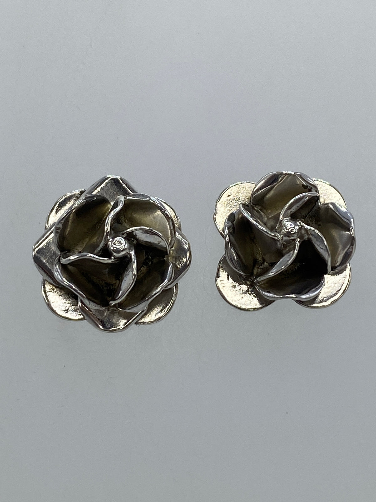 Par de aretes de plata 925 con diseño de rosa abierta, 1.5 cm
