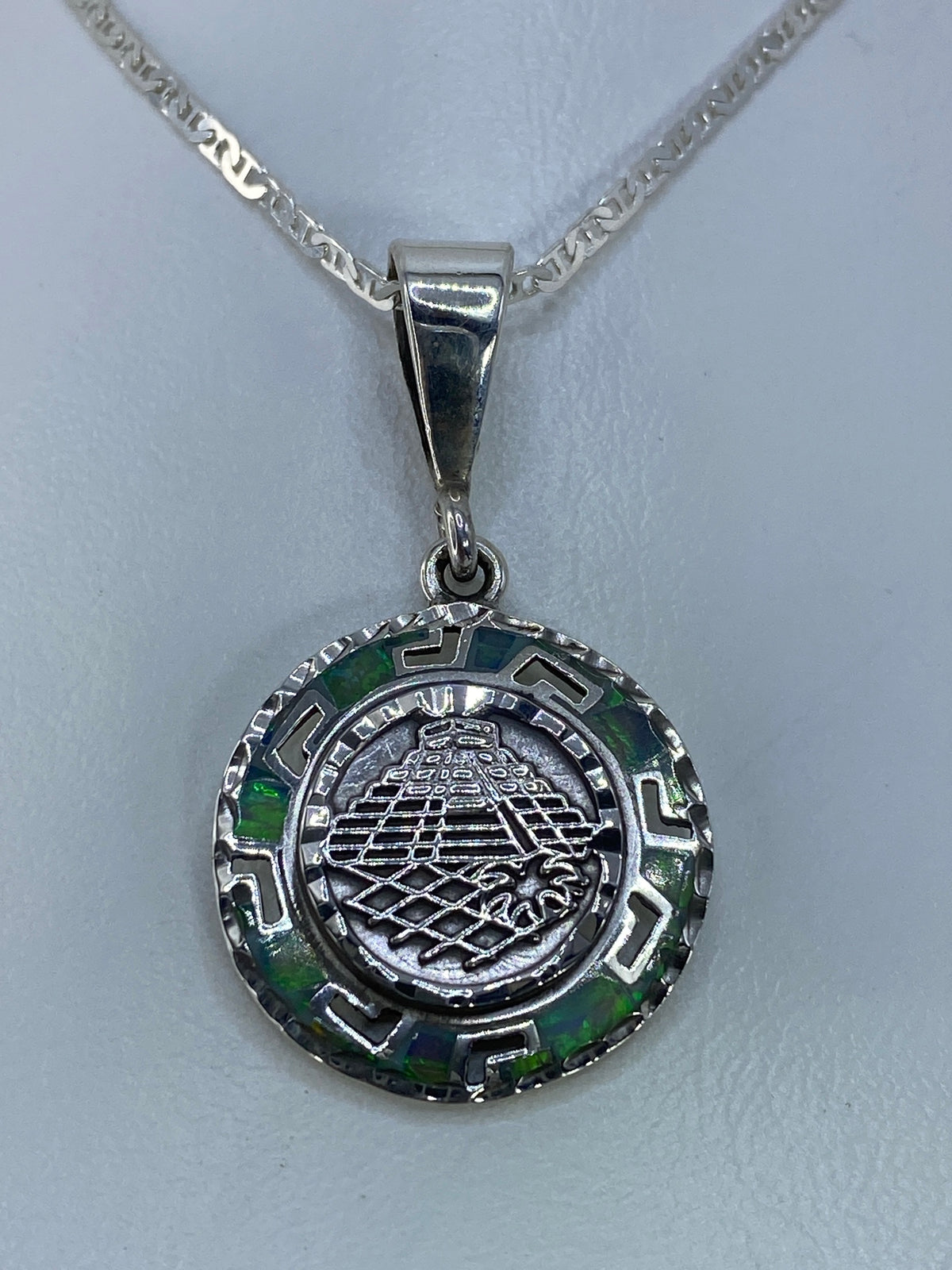 Reverso del dije mostrando el sello MÉXICO y el Quinto 950