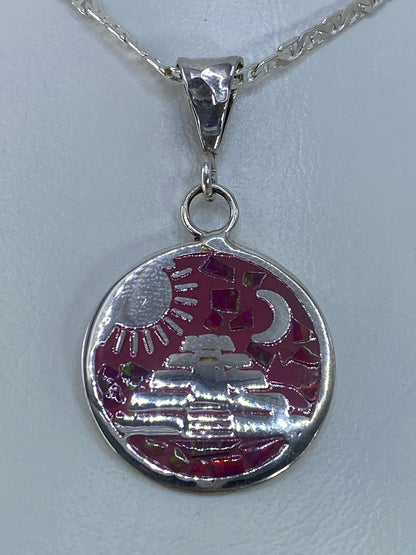 Dije de plata 925 con ópalo de fuego multicolor mostrando destellos rojo y naranja