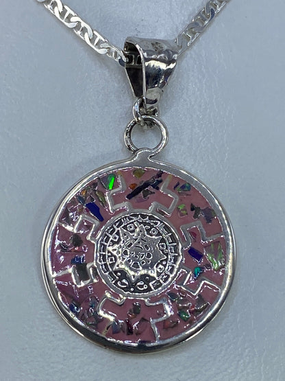 Dije de plata 925 con ópalo de fuego multicolor engastado a mano en Taxco