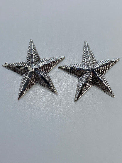 Par de aretes estrella de plata 925 con técnica repujada artesanal de Taxco