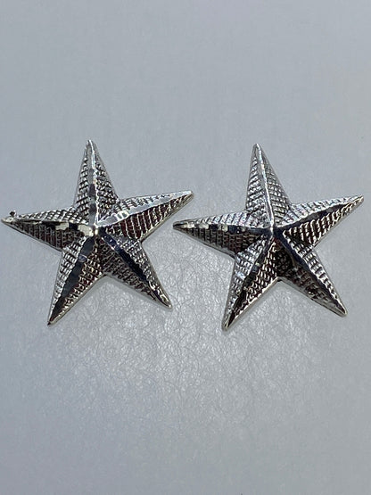 Aretes medidos en escala mostrando el tamaño compacto de la estrella