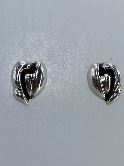 Par de aretes de plata 925 en forma de corazón con técnica cartoneado de Taxco