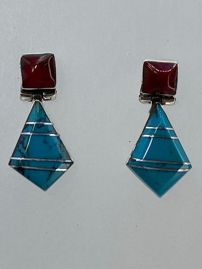 Par de aretes de plata con turquesa azul y coral rojo, engaste geométrico de Taxco
