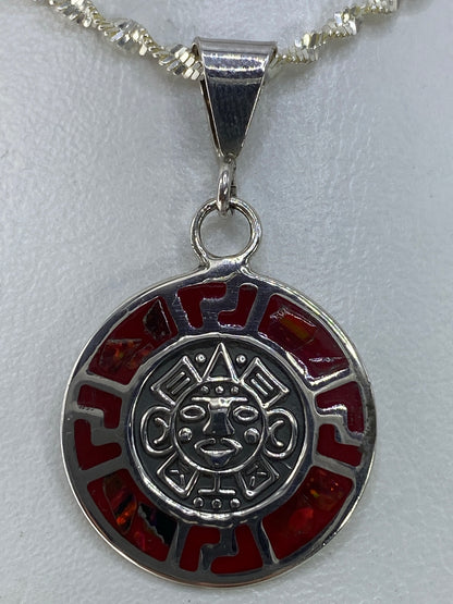 Reverso del dije mostrando el Quinto 925 y acabado pulido en plata