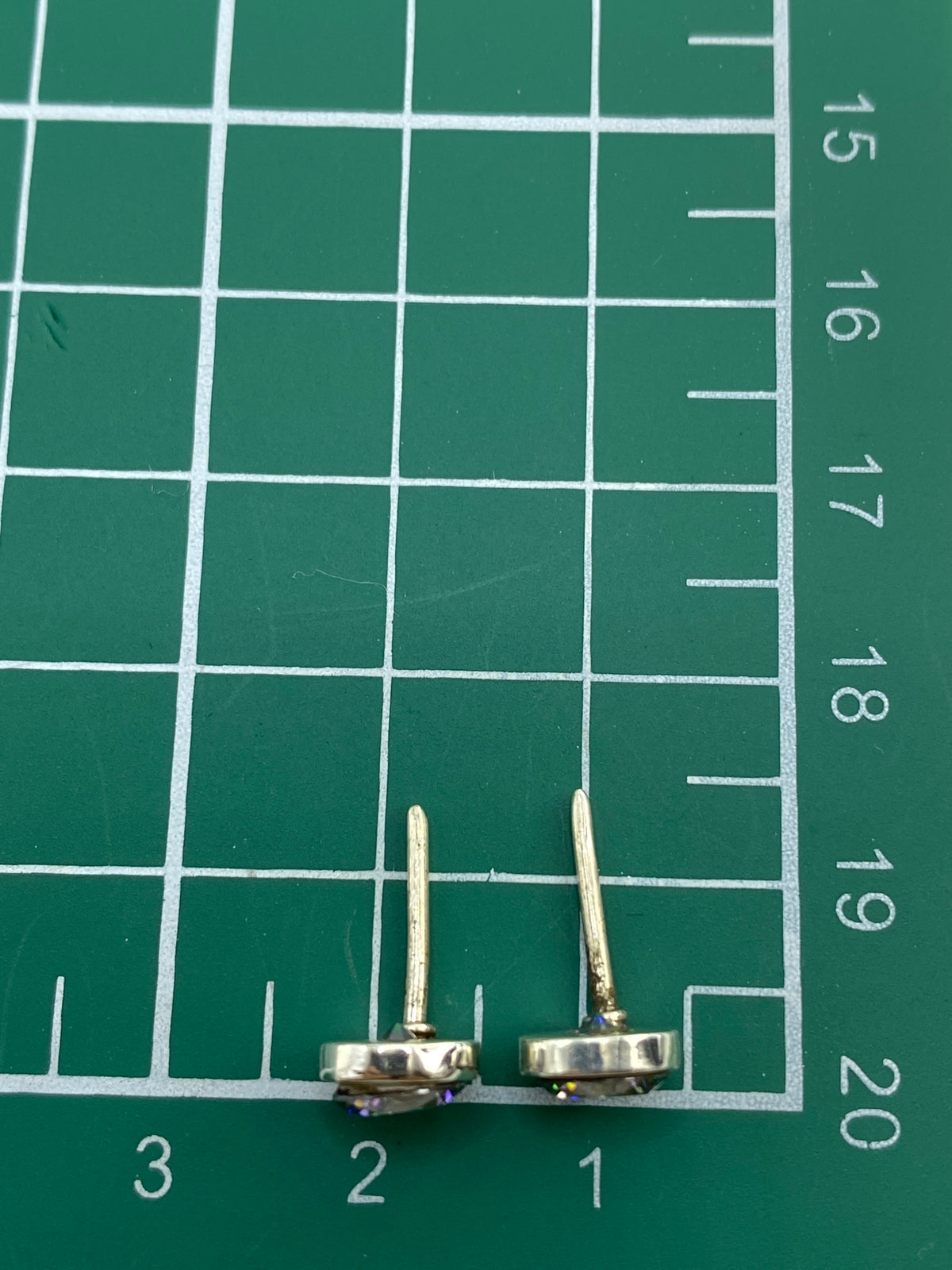 Aretes sobre estuche azul de Arte Taxco, listos para regalar