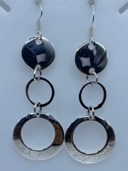Par de aretes de plata 925 en eslabones colgantes, largos 6.5 cm, con acabado texturizado