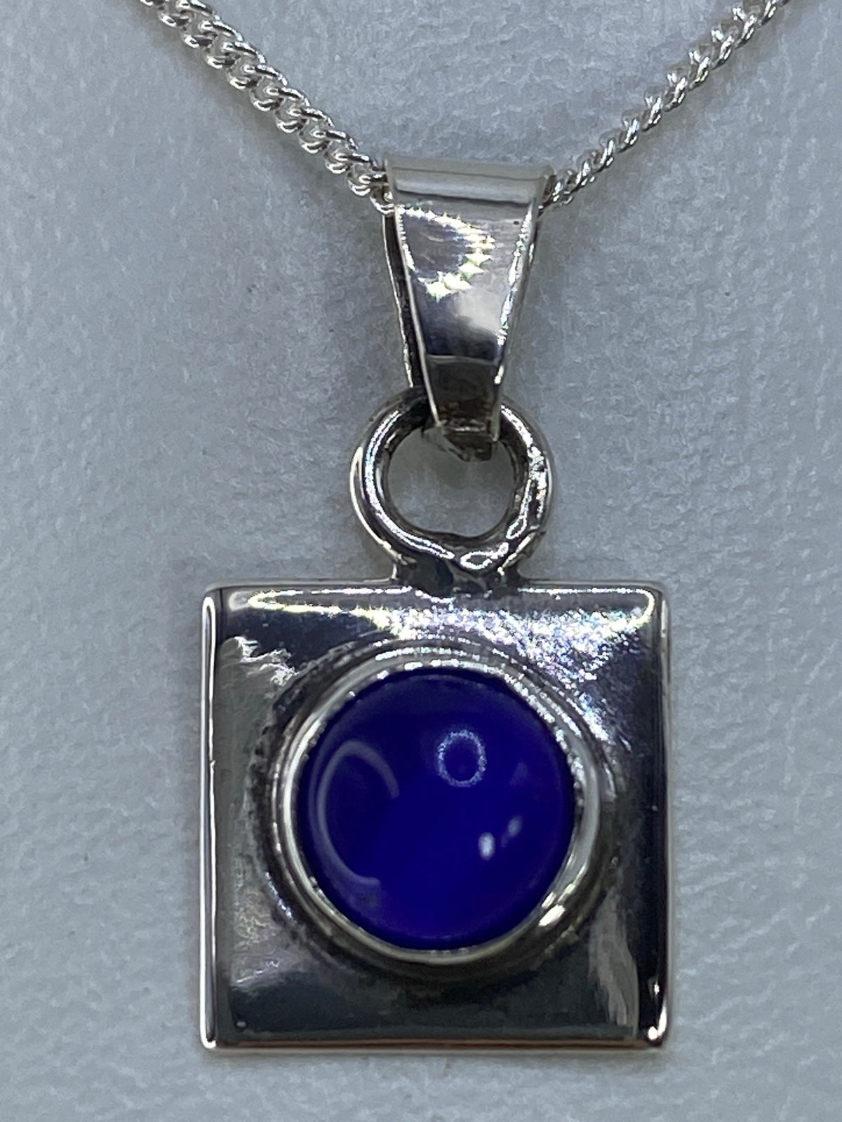 Detalle del engaste a mano en plata 925