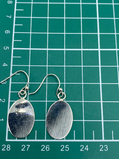 Aretes de plata en estuche de presentación, listos para regalar