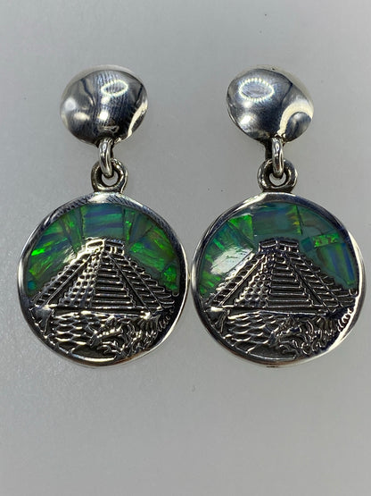 Par de aretes con pirámide azteca y ópalo de fuego multicolor en plata 950