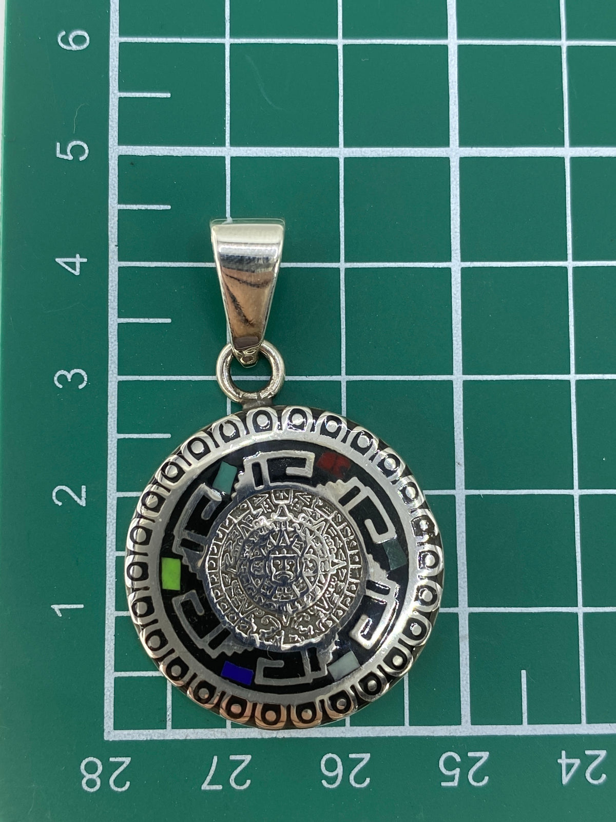Reverso del dije con hallmark 925 y acabado pulido de Taxco