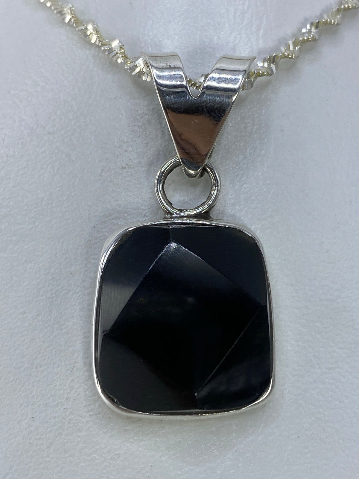 Dije de plata 925 con ónix negro engastado, minimalista de 3.6 cm