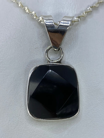 Dije de plata 925 con ónix negro engastado, minimalista de 3.6 cm